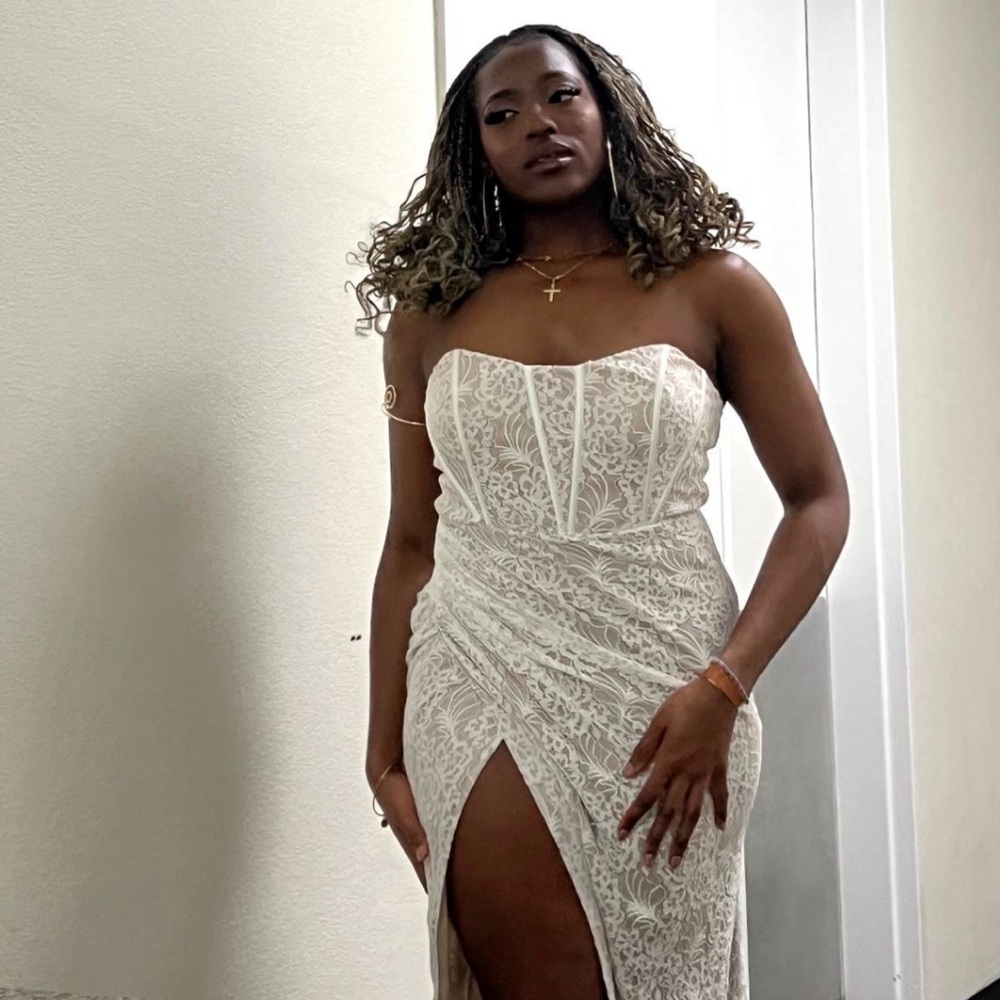 Elegant White Lace Strapless Dress